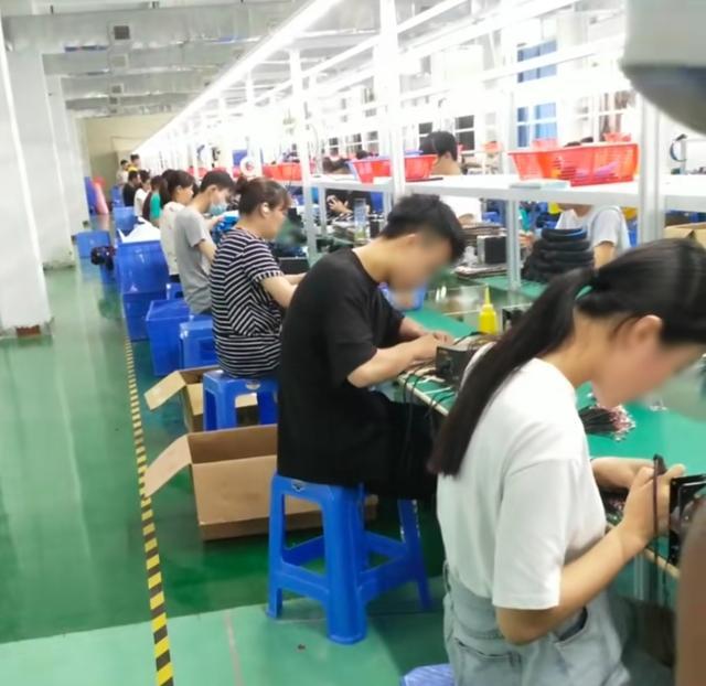 暑期工維權路漫漫 深圳電子廠崗位爭議背后的勞務生態
