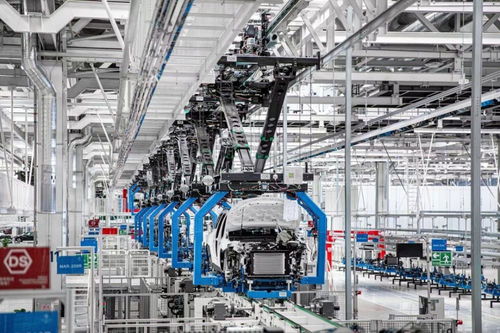 梅賽德斯-奔馳全面電動再提速 探訪全新EQE誕生地北京奔馳順義工廠